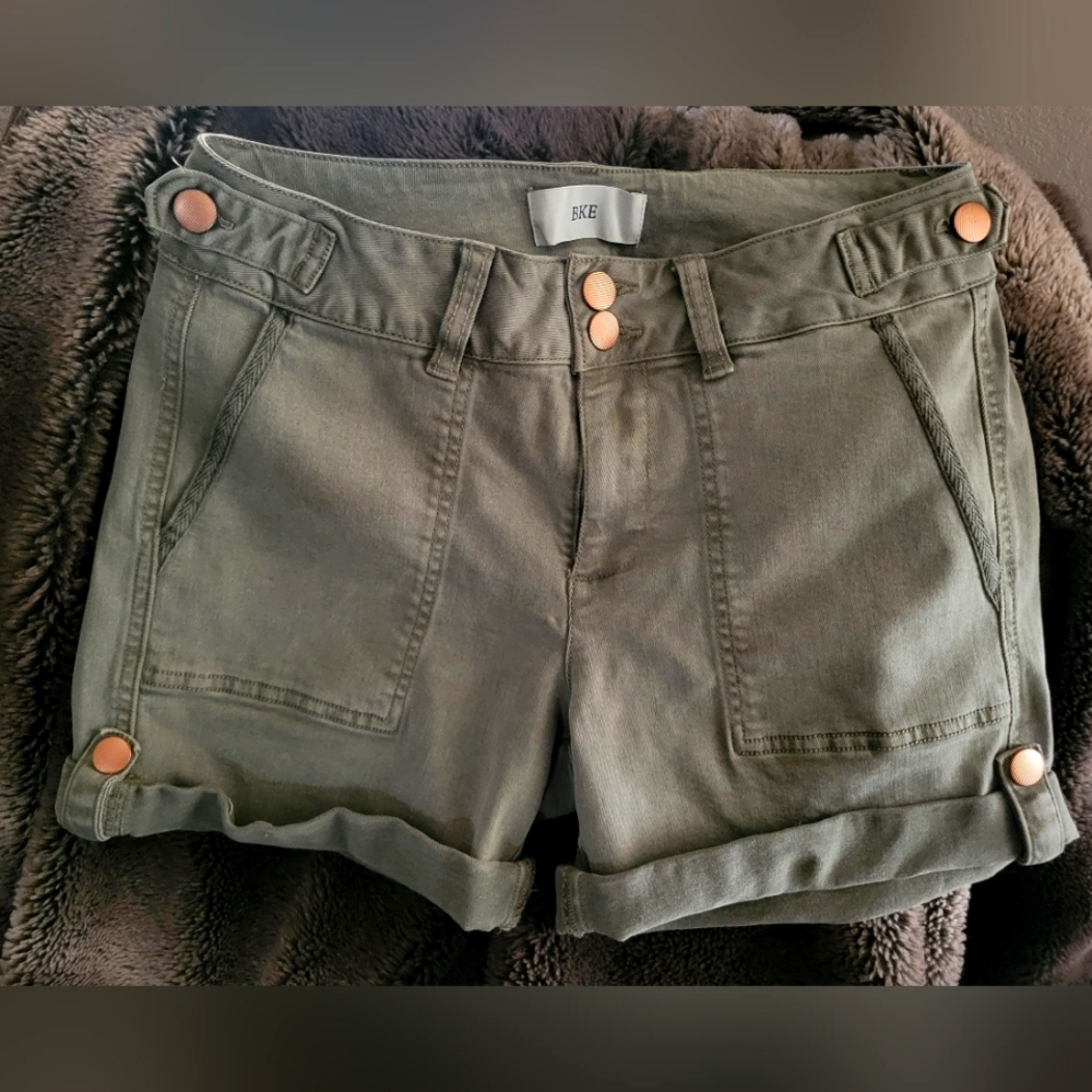 BKE Olive Payton Stretch shorts
